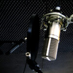 Микрофон на студии звукозаписи